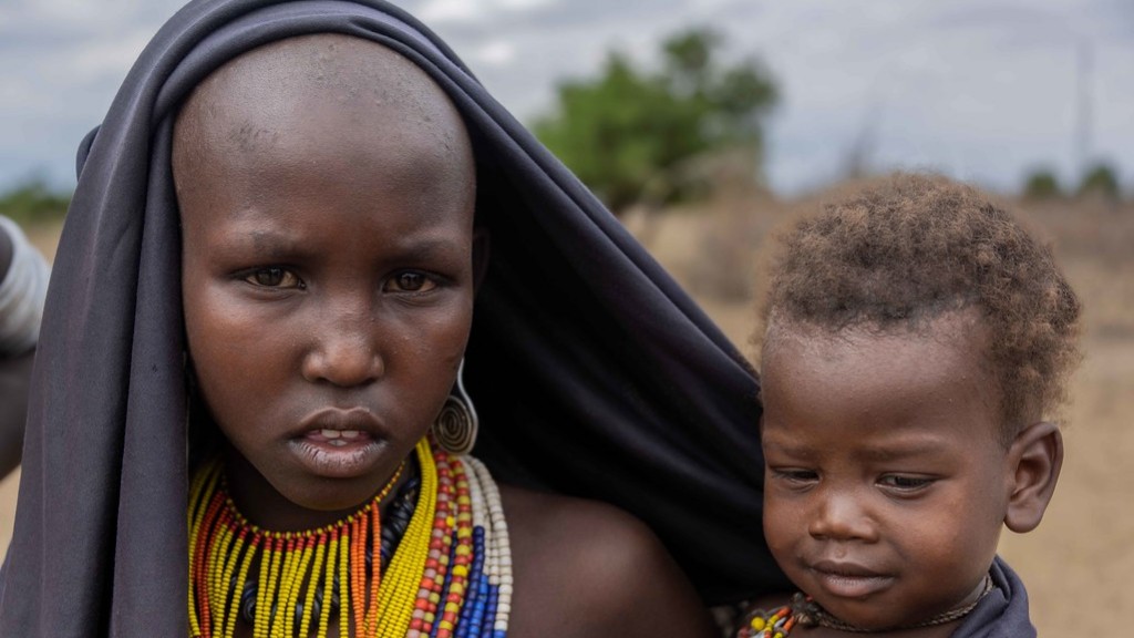 Enorme tribu africana abuelita a tope